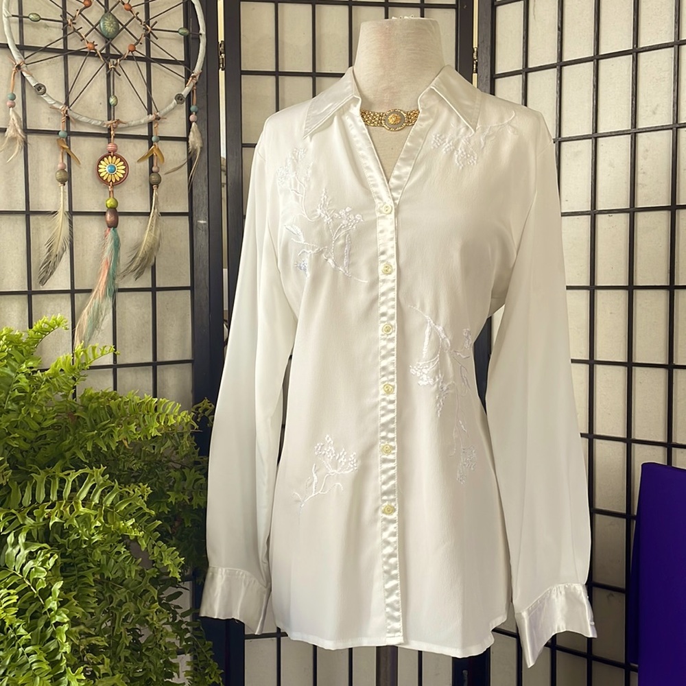 💜Embroidery Button Down Blouse💜